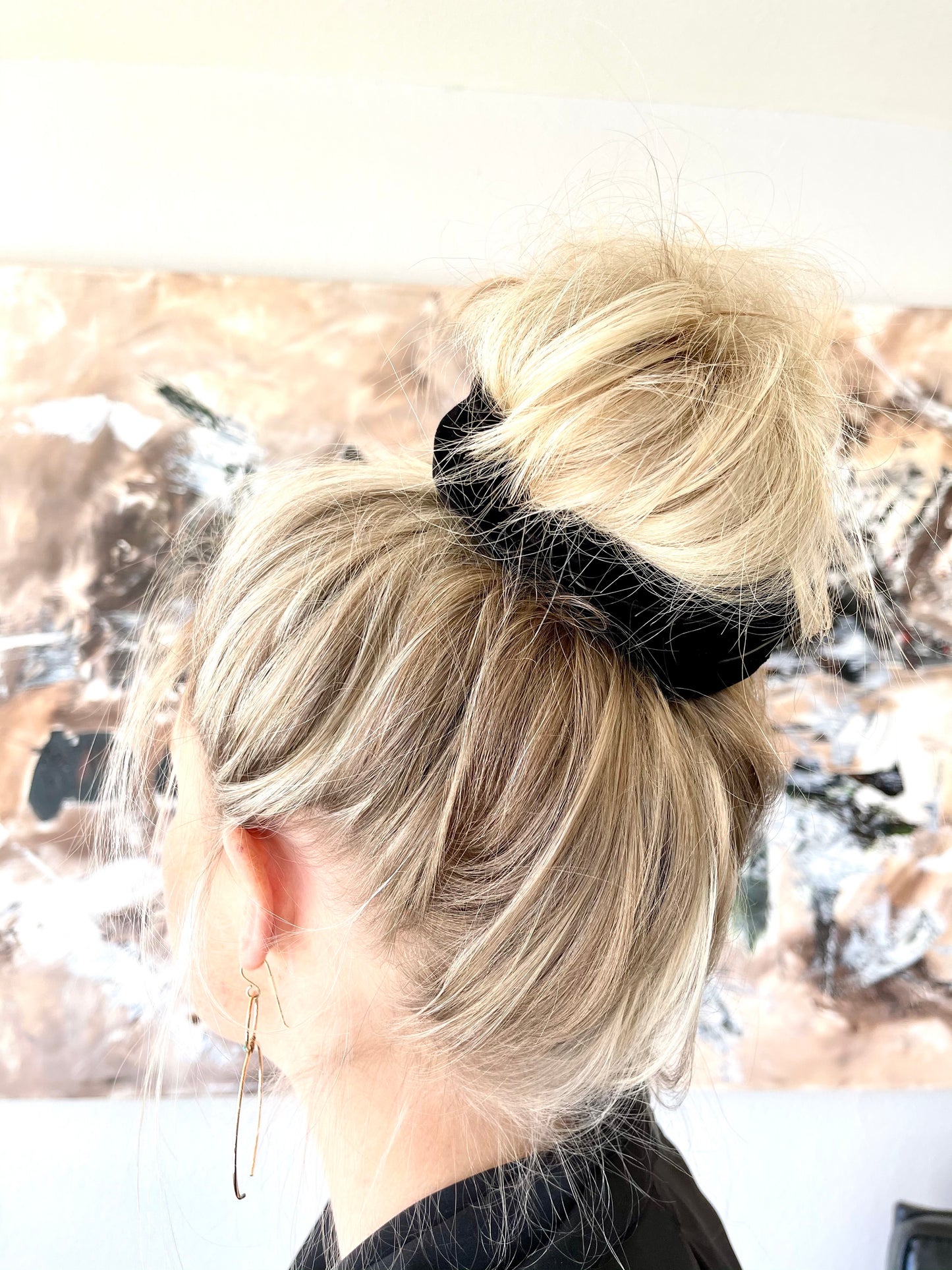 VELVET SCRUNCHIE